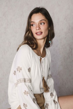 blusa boho bordada manga larga 3