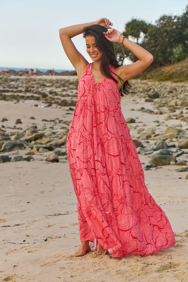 Vestido Jaase Erryn Rosella en segundo plano frontal