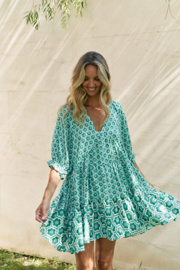 Vestido Jaase Petal Watermelon Sugar frontal, estampado floral verano