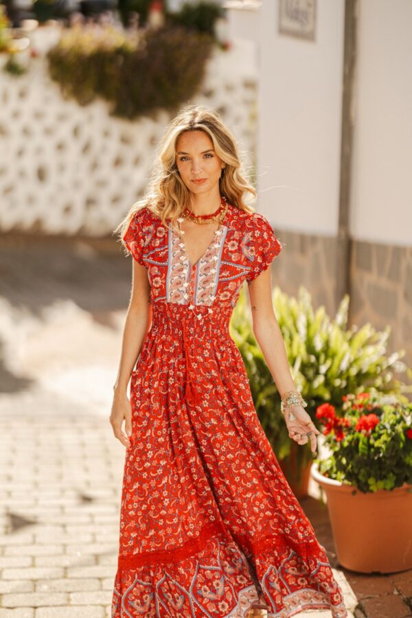 Otra vista frontal del vestido Jaase Romi Ruby Rouge