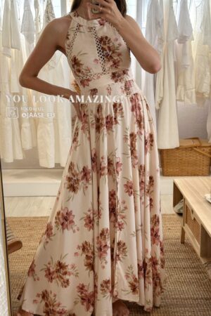 Vista principal del vestido largo Jaase Endless Summer con estampado floral Love Story y escote halter