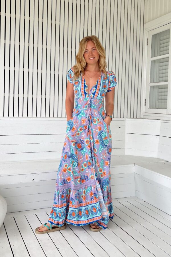 Vista frontal del vestido Jaase Romi con print Daydreamer
