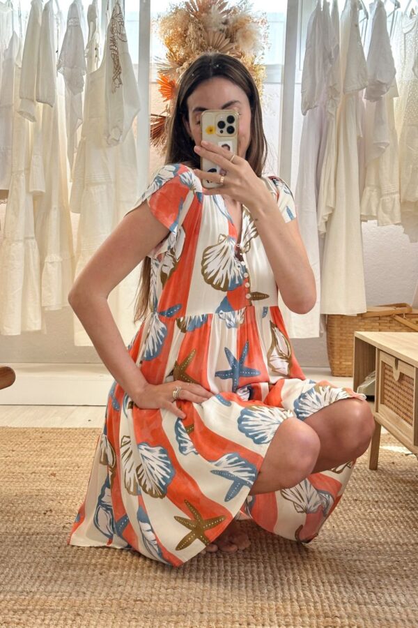 Colección 2025 de vestidos Jaase, modelo Tracey Long Island con motivos marinos.