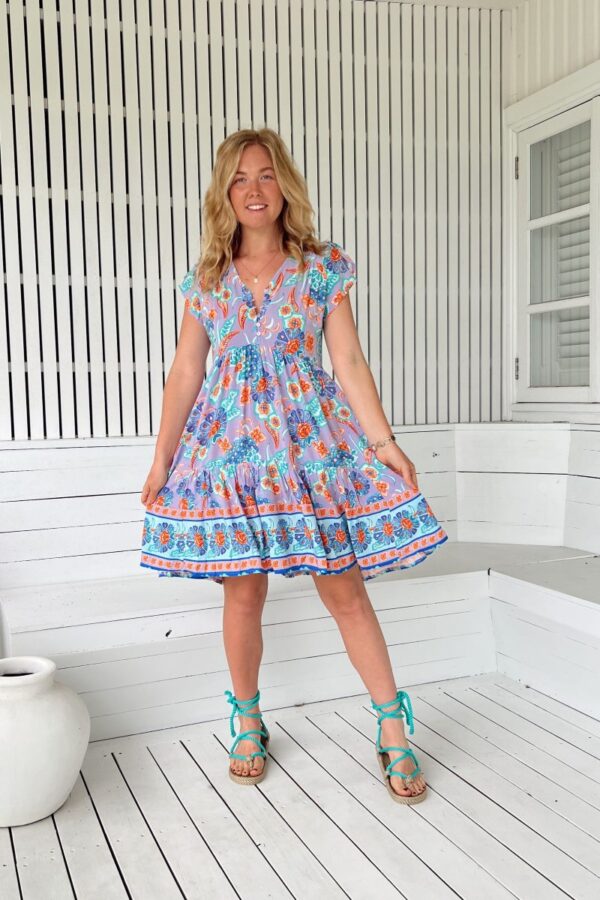Compra online vestido Jaase Tracey con print floral Daydreamer