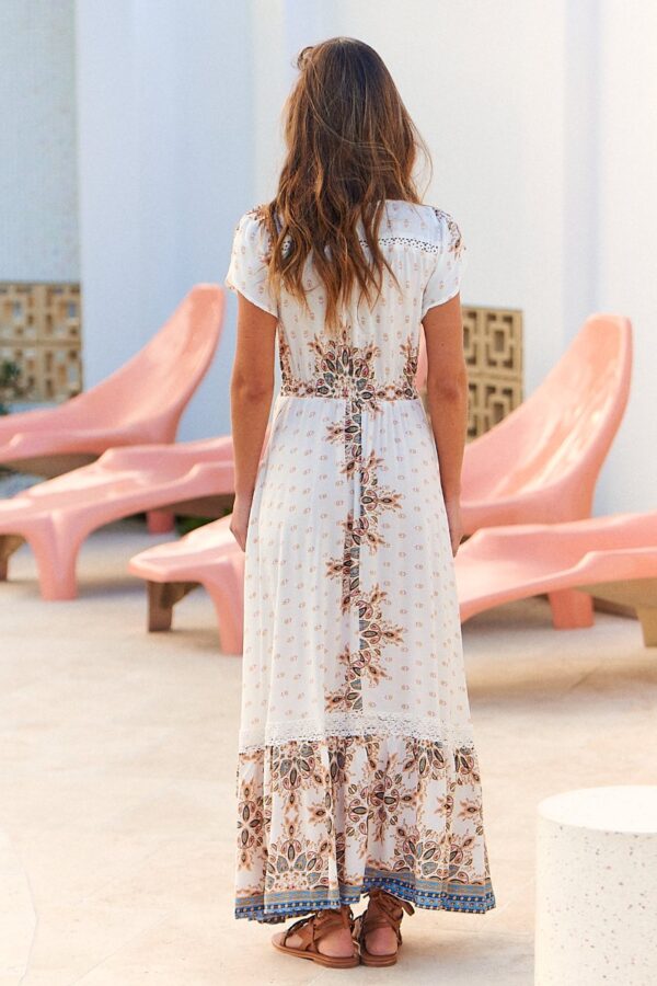Espalda del vestido Jaase Carmen con fruncido en la cintura y encaje decorativo en la parte superior