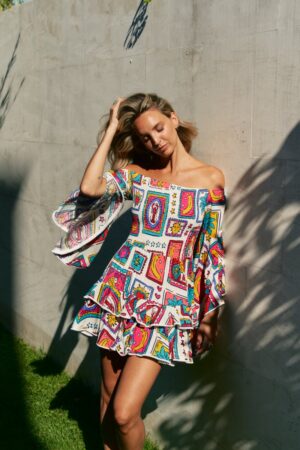 Vista frontal del vestido boho Jaase Primrose Alice con estampado de colores vivos – imagen principal.
