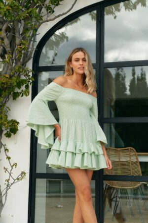 Vestido boho corto Primrose Mint Riviera en verde menta con volantes y escote Bardot