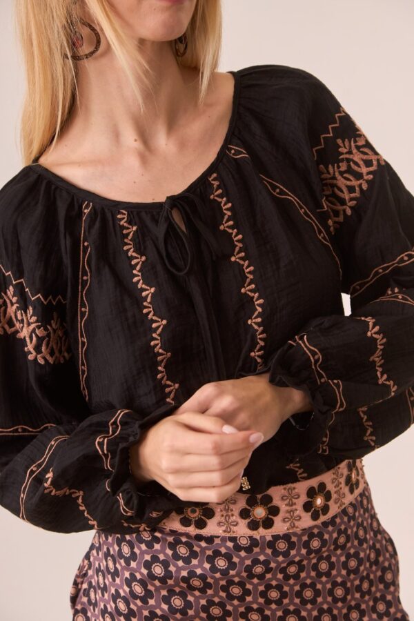 nkn nekane blusa boho bordada zaurak portada