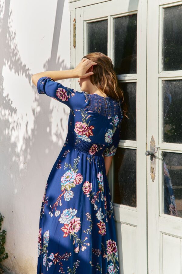 Detalle de la espalda en crochet del vestido Indiana Botánica