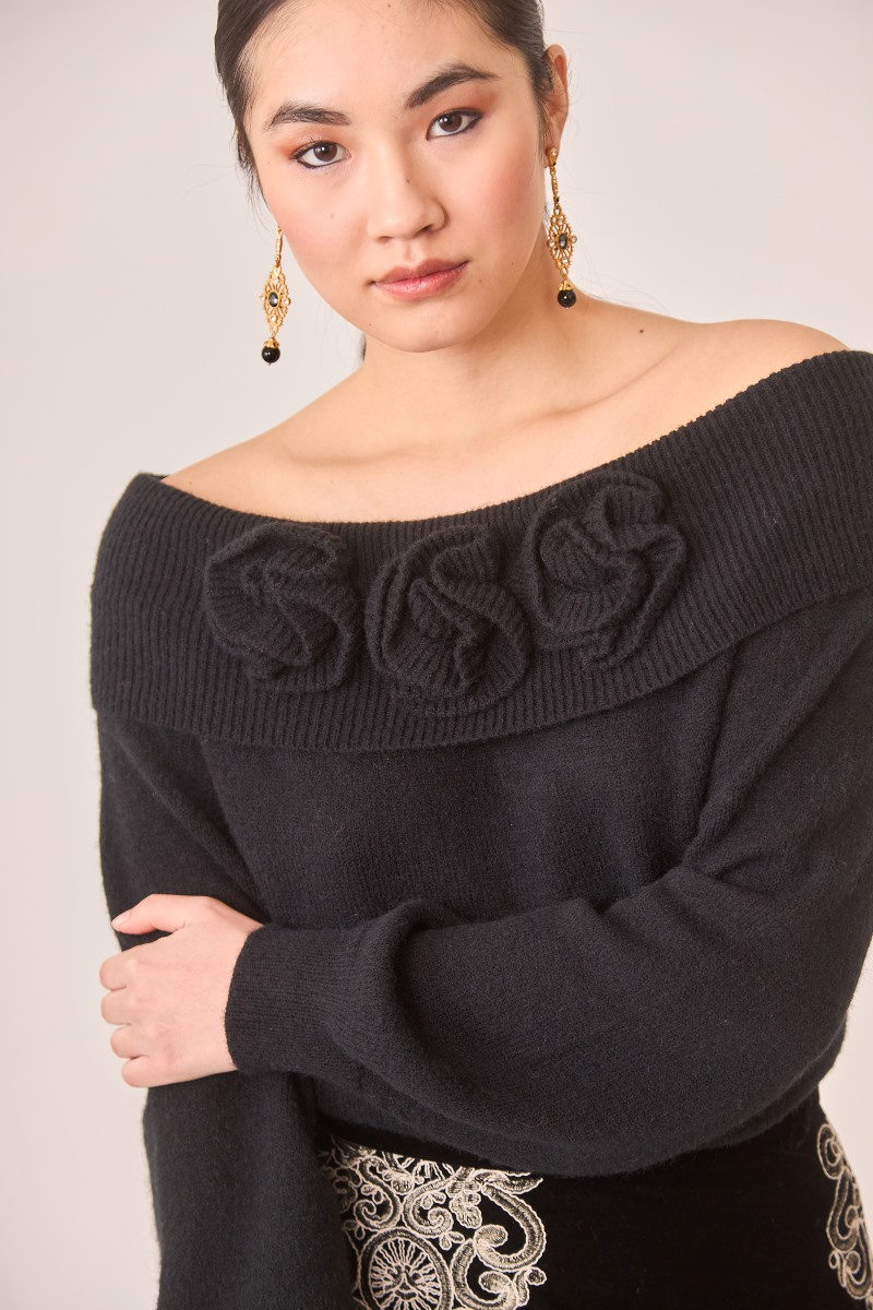nkn nekane jersey cuello vuelto flores negro detalle